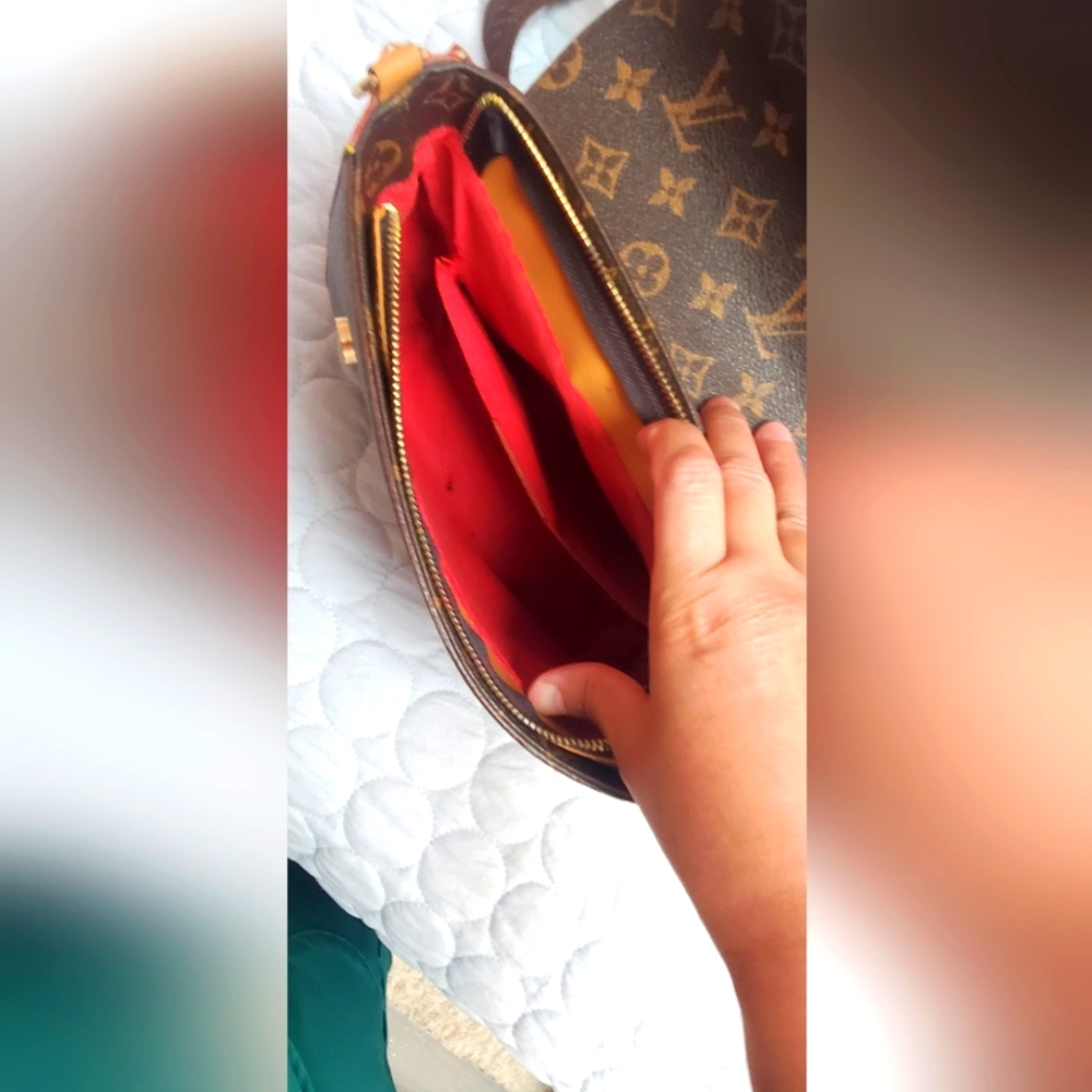 LV crossbody and small wallet - Picture 4 of 12